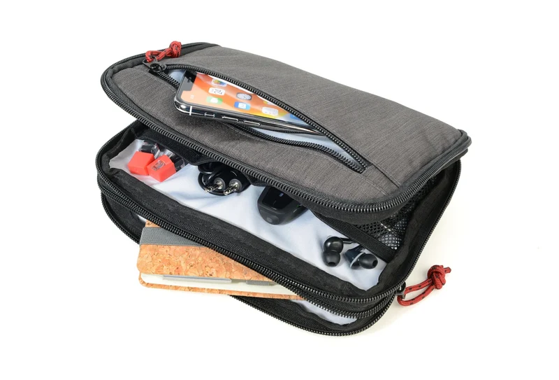 BUSINESS TECH POUCH 2