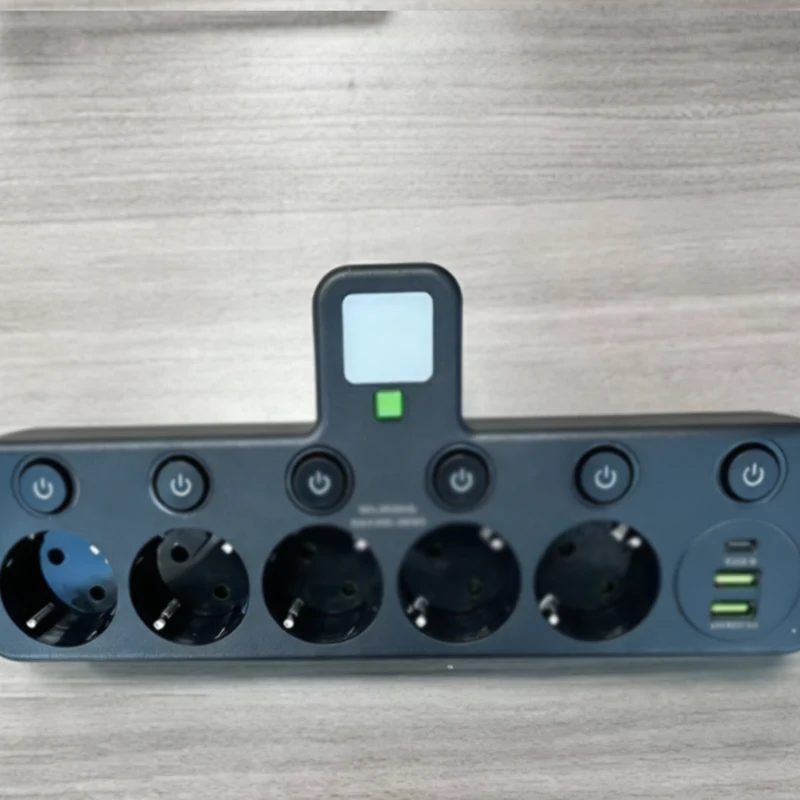 Wandmontierter Stromverteiler mit 4 Steckdosen, USB-Anschlüssen und Nachtlicht