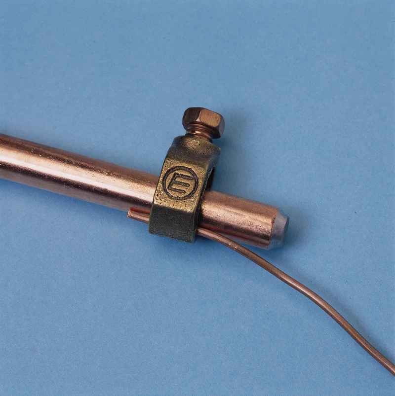 Bronze Erdungsstangenklemme 3/8 Zoll Für Kupfer Geklebte Stangen - 158155