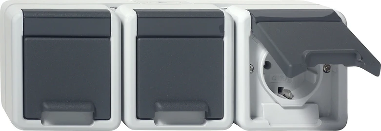 Gira Dreifach Schuko Steckdose Mit Schwenkbarer Abdeckung IP44 Grau - 478930